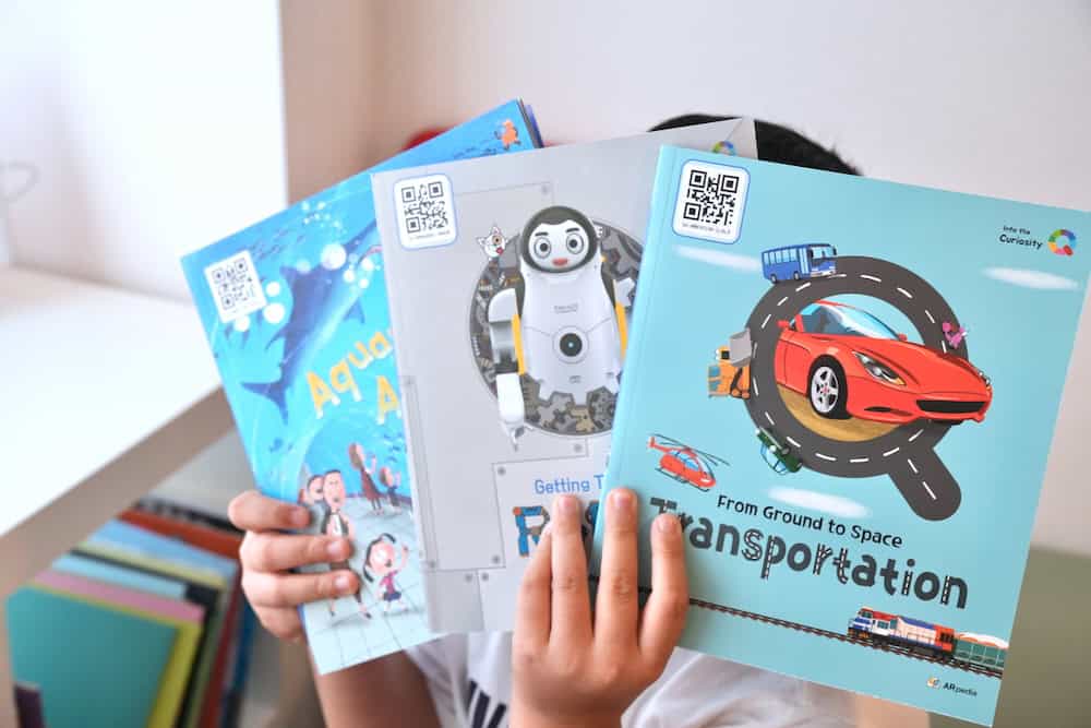 將抽象概念視覺化，讓孩子在遊戲中學習的ARpedia AR互動式英文學習繪本