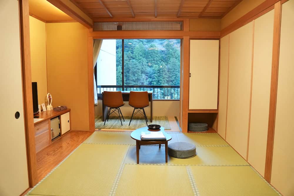到三重菰野町體驗無敵浪漫天燈散步,在森林和超美味溫泉飯店裡療癒身心