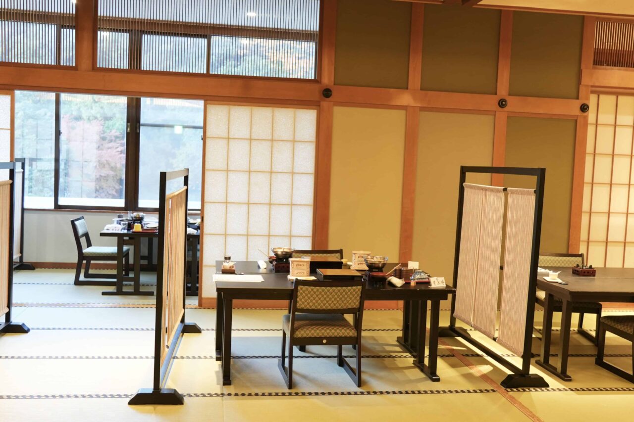 到三重菰野町體驗無敵浪漫天燈散步,在森林和超美味溫泉飯店裡療癒身心