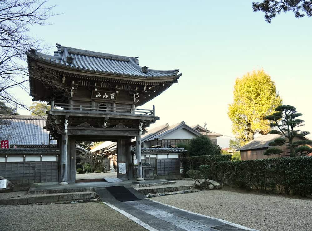 到三重菰野町體驗無敵浪漫天燈散步,在森林和超美味溫泉飯店裡療癒身心