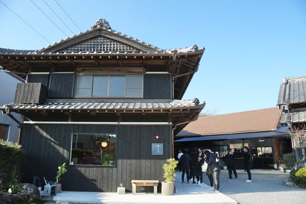 到三重菰野町體驗無敵浪漫天燈散步,在森林和超美味溫泉飯店裡療癒身心